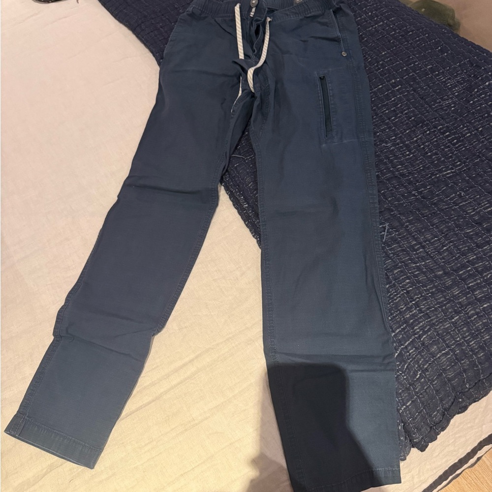 Vuori Men's Cargo Pants - Dark Blue